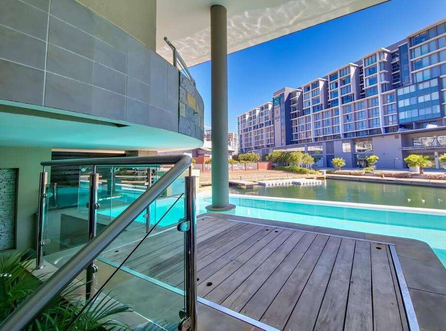 Luxurious, Canal W Pool+wifi, V&a On Doorstep Apartamento *