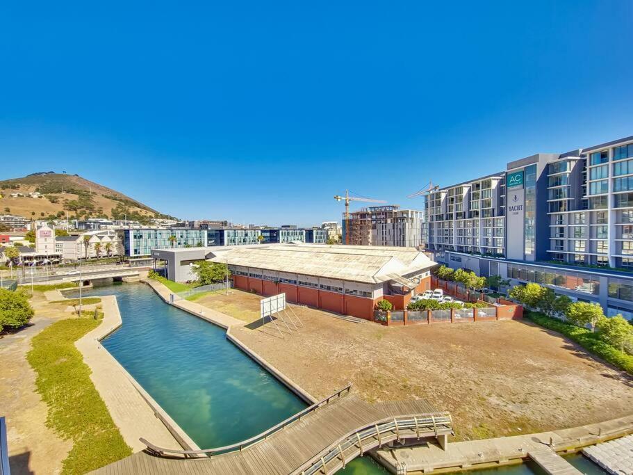Luxurious, Canal W Pool+wifi, V&a On Doorstep