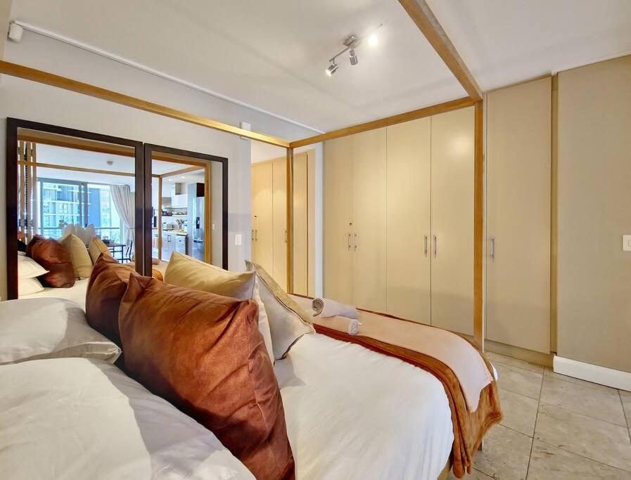 Luxurious, Canal W Pool+wifi, V&a On Doorstep